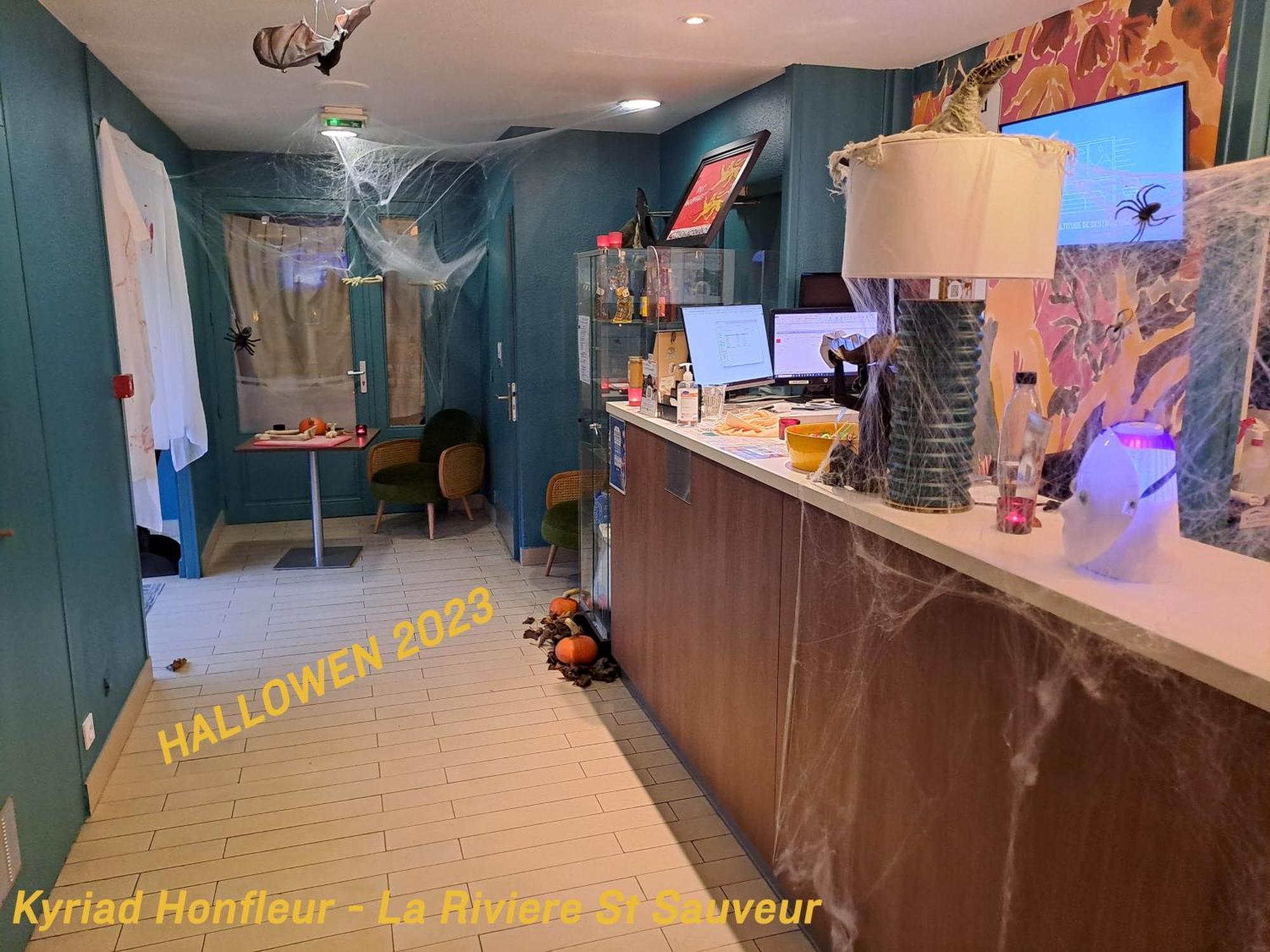 โรงแรมก็องปานีล อองเฟลอร์ ลา ริวิเยร์ แซ็ง โซเวอร์ La Riviere-Saint-Sauveur ภายนอก รูปภาพ