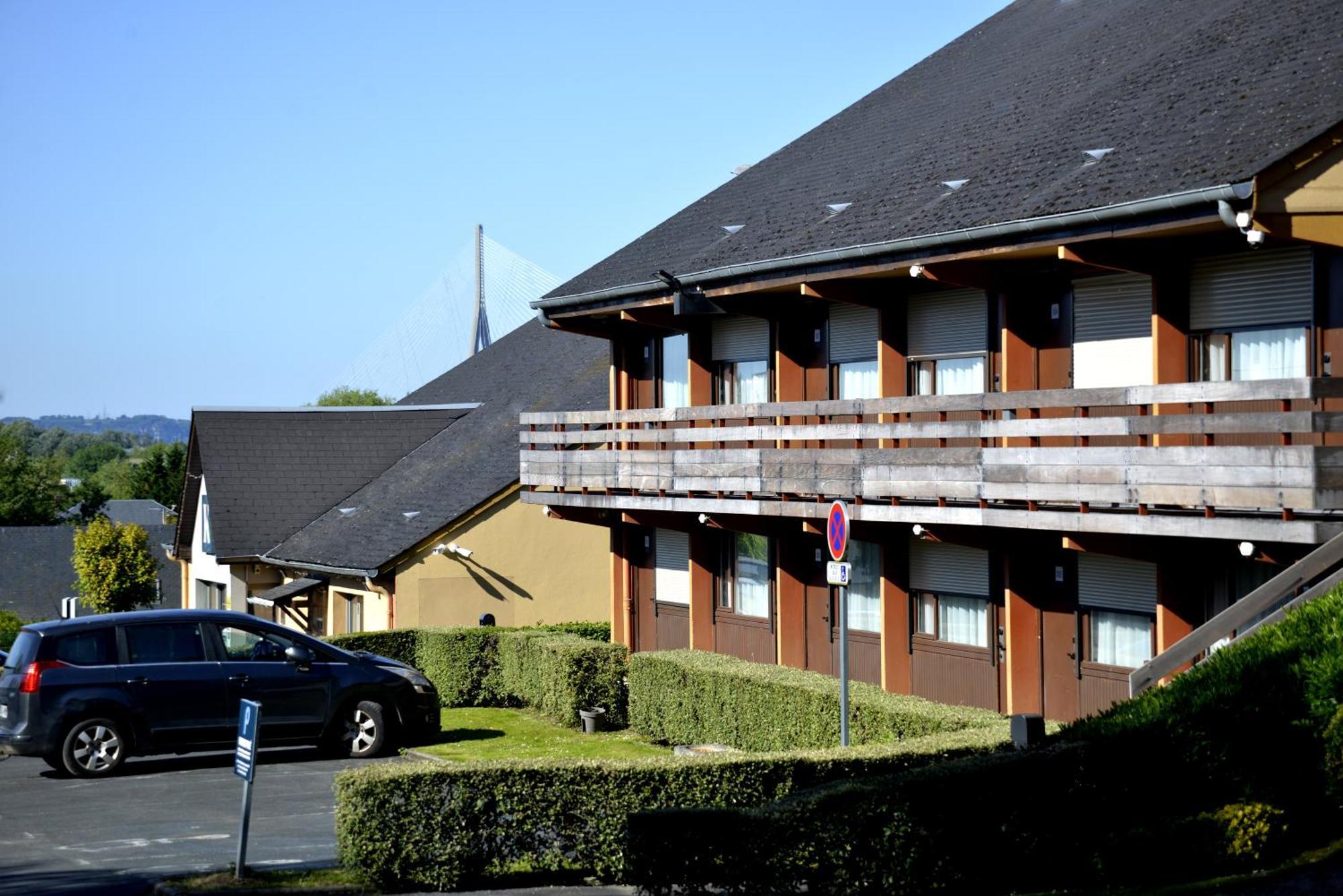 โรงแรมก็องปานีล อองเฟลอร์ ลา ริวิเยร์ แซ็ง โซเวอร์ La Riviere-Saint-Sauveur ภายนอก รูปภาพ